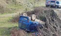 Bilecik Pazaryeri'nde araç köprüden düştü!