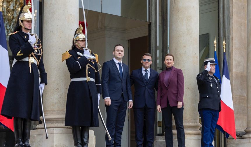 Macron: Grönland'daki gerilimler Avrupa için 'stratejik bir uyarı' niteliğinde